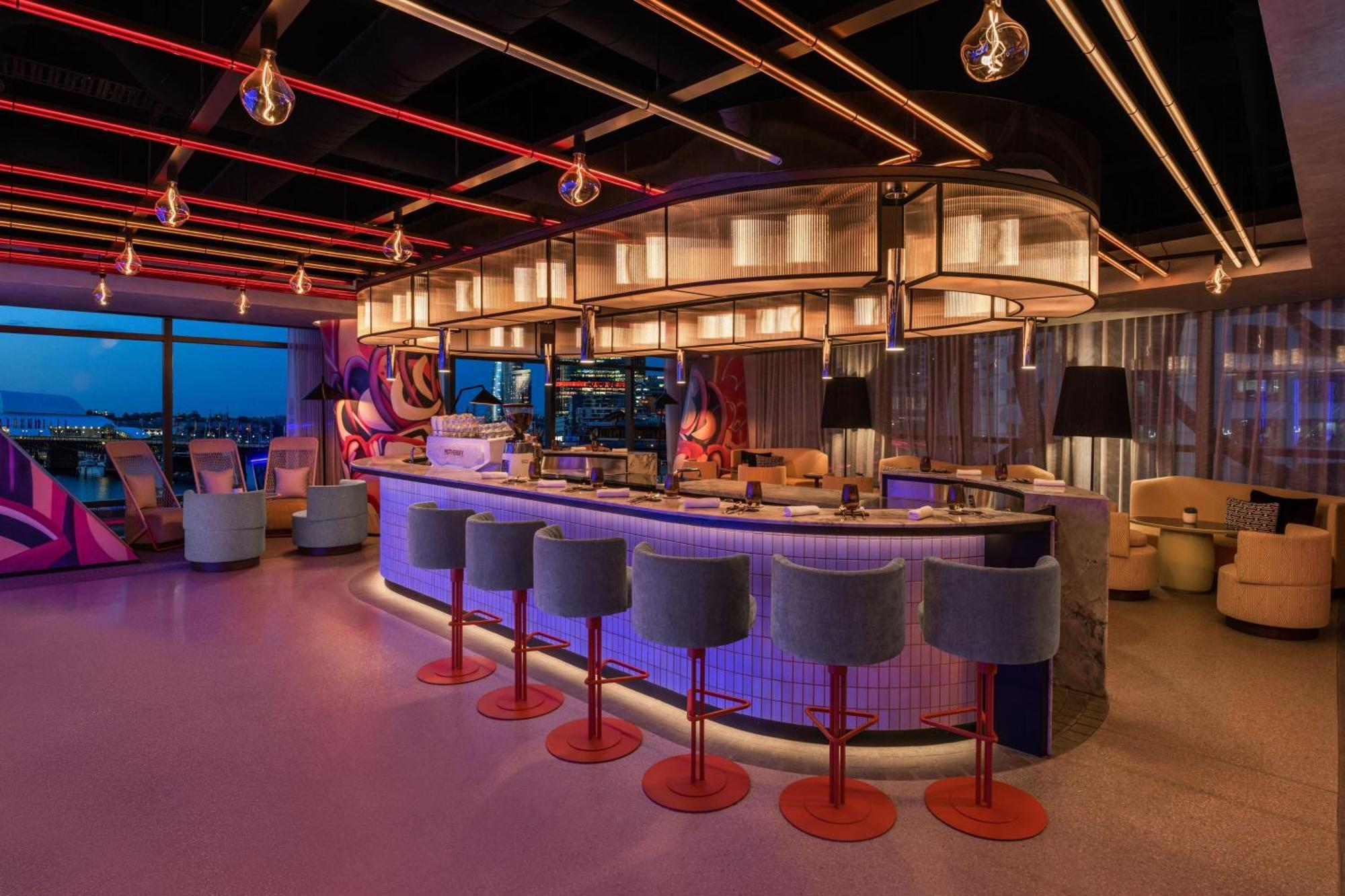 W Sydney 호텔 외부 사진 The bar at the 101 Skybar