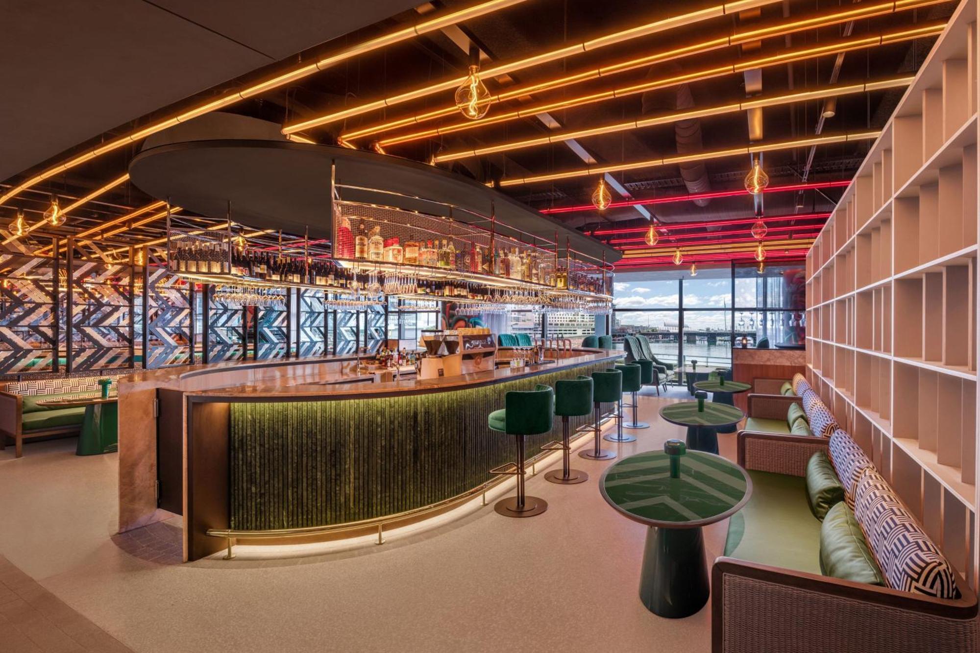 W Sydney 호텔 외부 사진 The bar at the Virgin Atlantic Clubhouse at Heathrow Airport